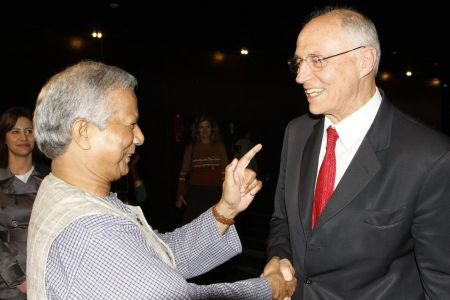Eduardo e Muhammad Yunus