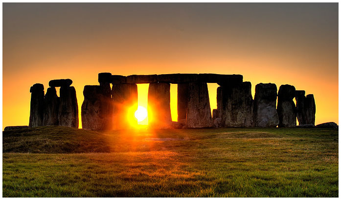 Sol sobre Stonehenge durante o Solstício de Inverno